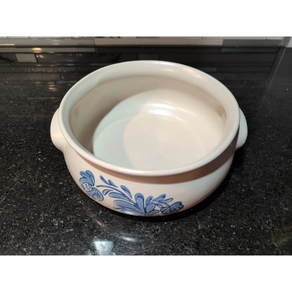 EUC PFALTZGRAFF YORKTOWNE BLUE 2QT ROUND CASSEROLE COVERED SERVING BOWL WITH LID